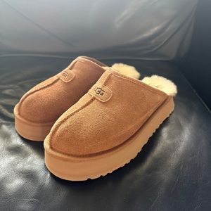 NEW UGG® Discoquette Genuine Shearling Slide Slipper, Women’s size 6